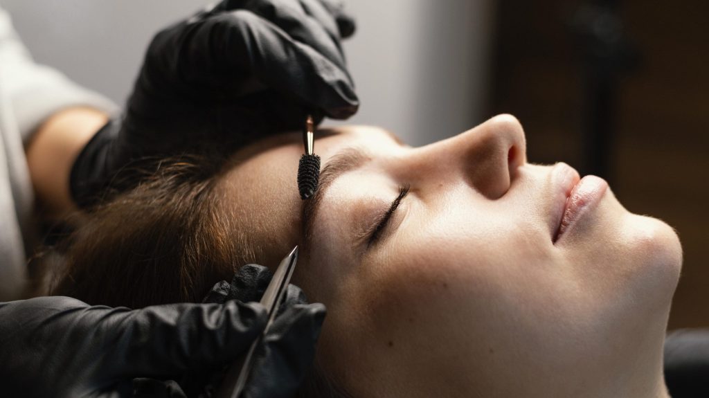 مهمترین فرق فیبروز ابرو با میکروبلیدینگ چیست؟